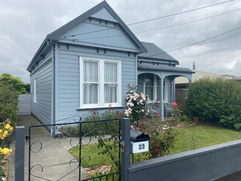 Wee Blue BnB- Central Cosy Villa