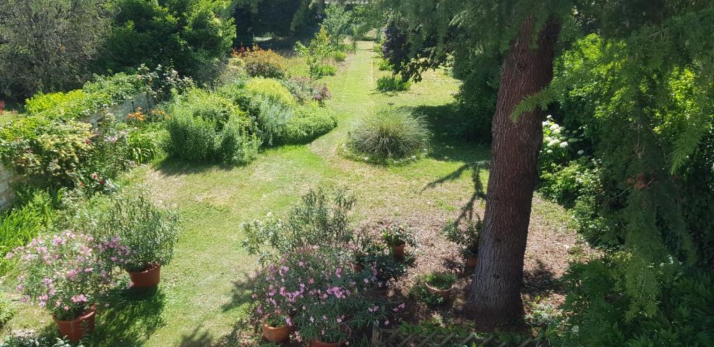 Maison Anne face to park in Vernon Giverny