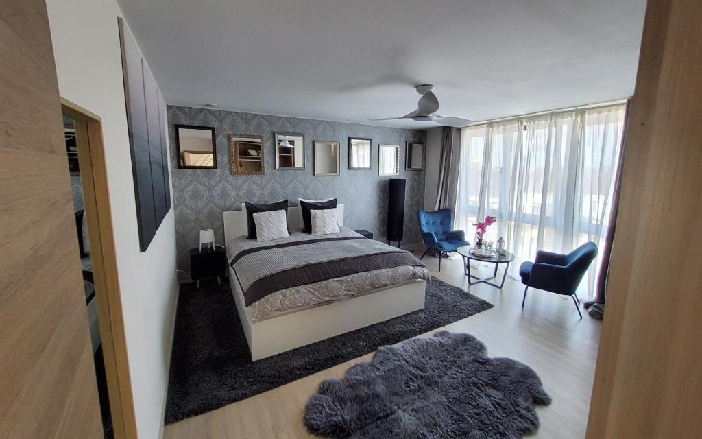 Chambre deluxe au 2ème étage, chambre double au 4ème étage PAS UN HÔTEL