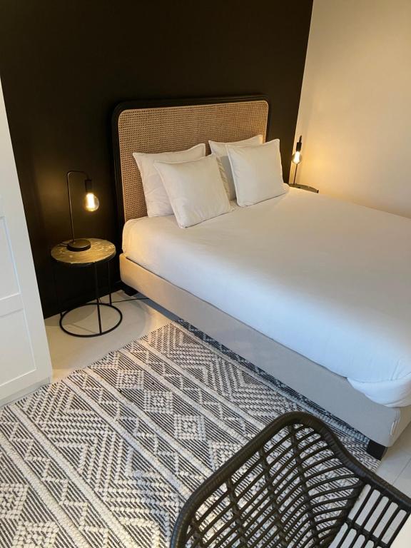 3 Room Luxury Design Apartment