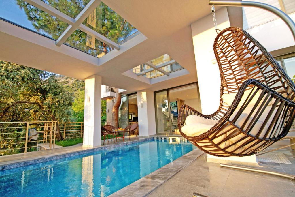 Villa With a Private Heated Pool, Jacuzzi, Overlooking Spectacular Views Of The Sea