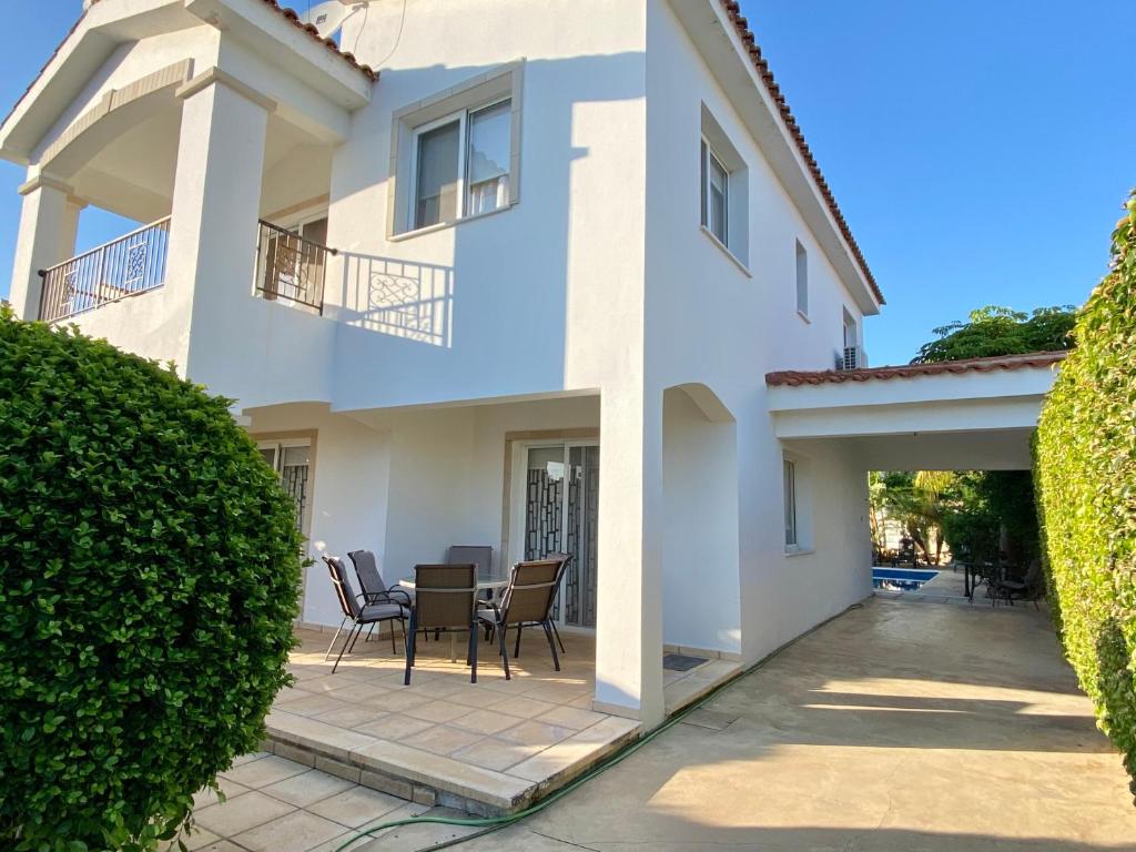 Cheerful 3 bdr villa near the beach