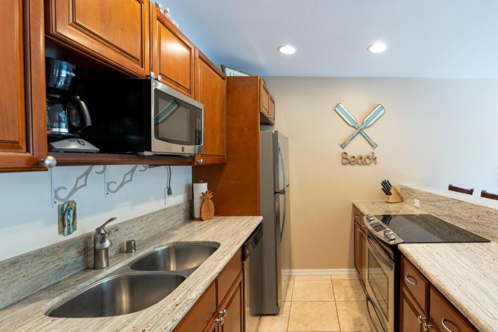 2 Bedroom Kapaa Condo, Pool, AC, Beach Access KK116