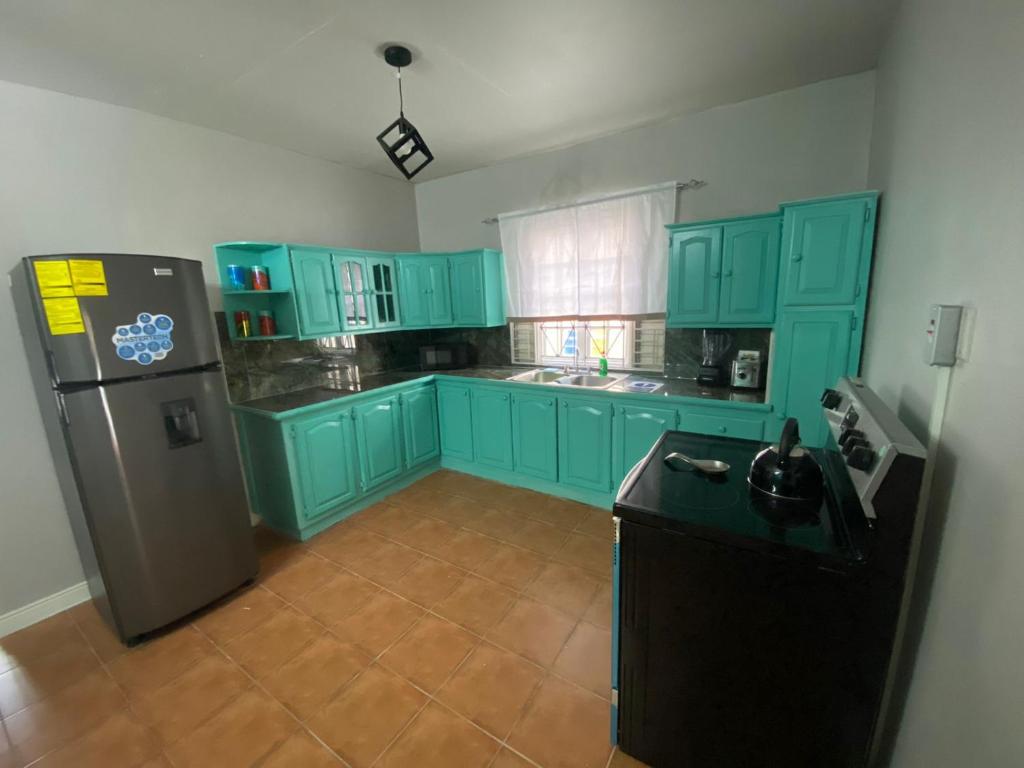 Cozy 2 bedroom Townhouse in gated community, KGN8