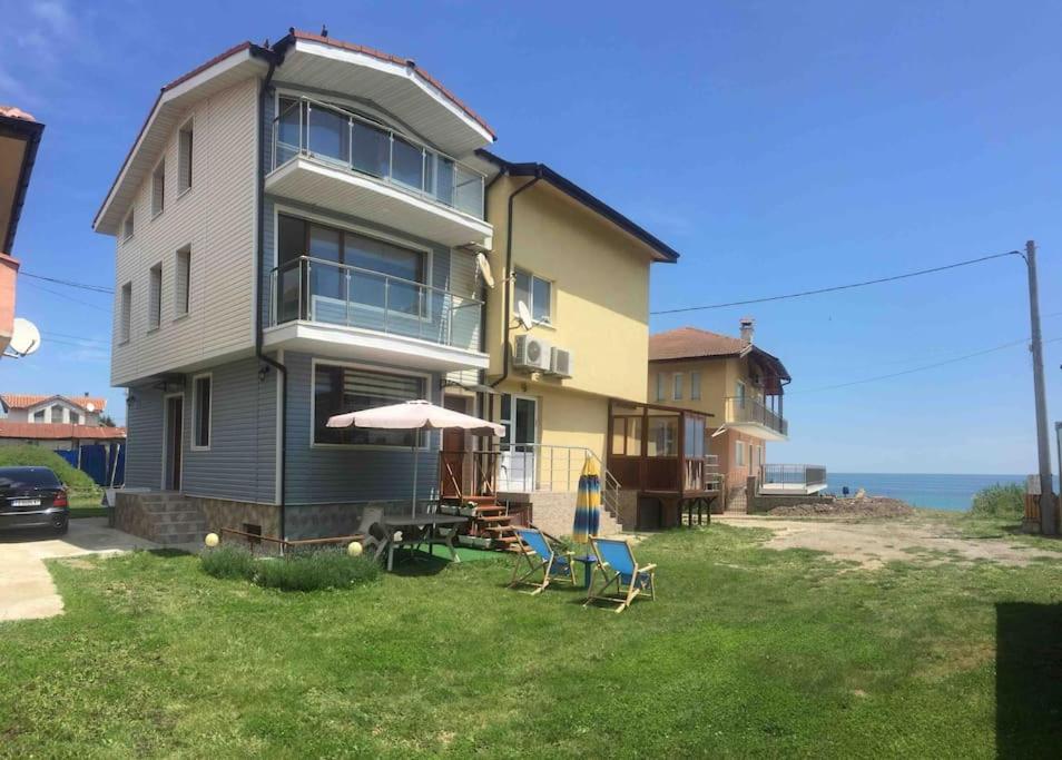 Summer Blue - Holiday House