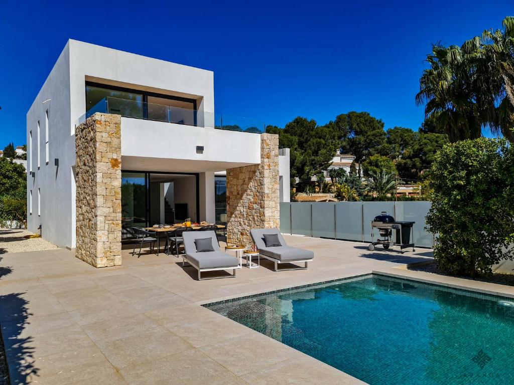 A014 - Villa moderna de lujo de nueva construcción a 1km de Playa Fustera