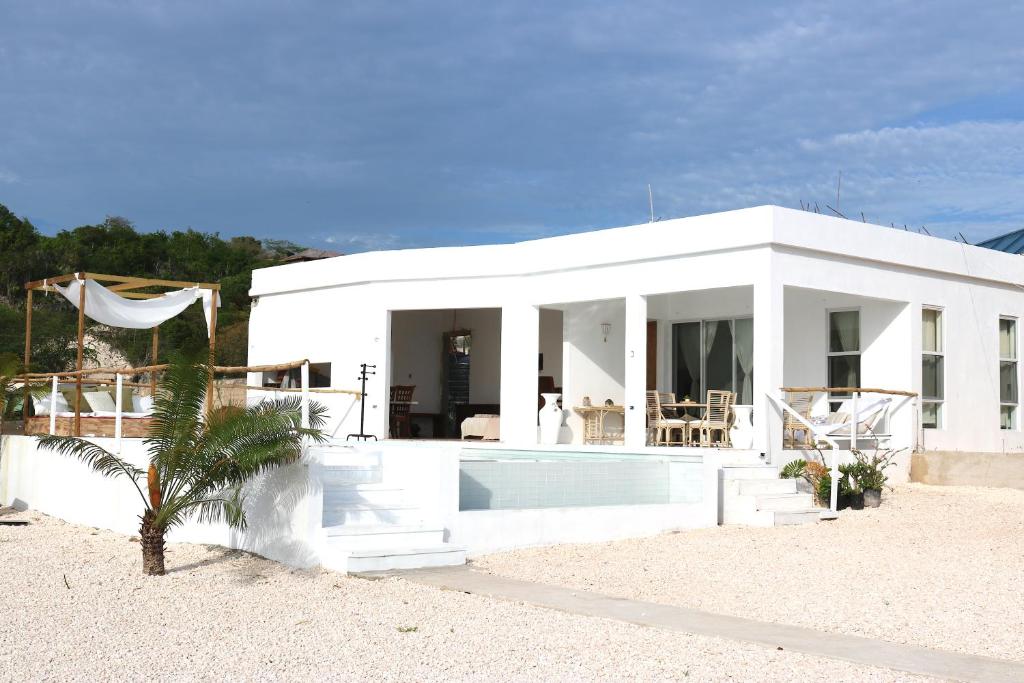 ONLY - Luxury Beach Villa