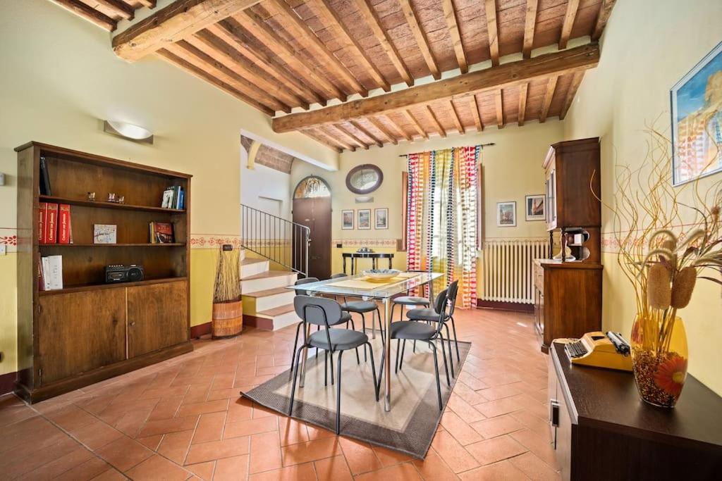 Country House "Cantucci & Vino"