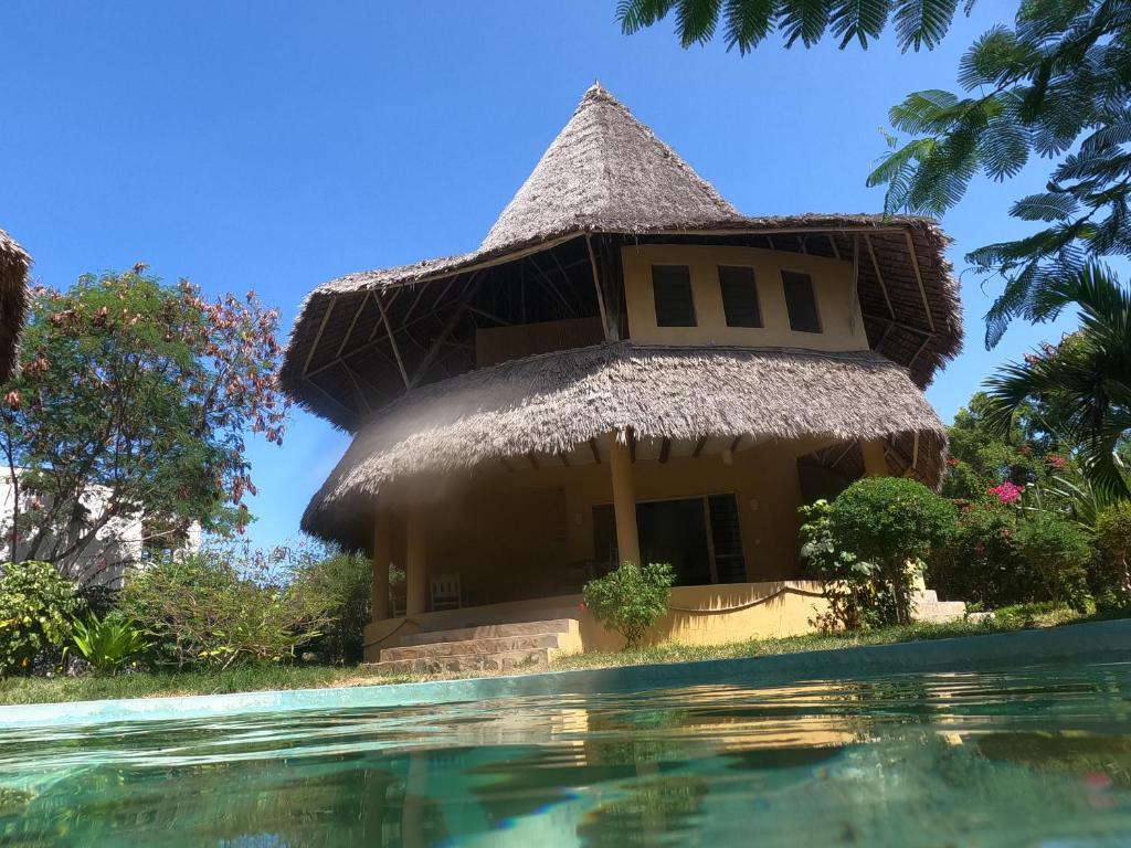Traditional Cottage close to beach in Malindi