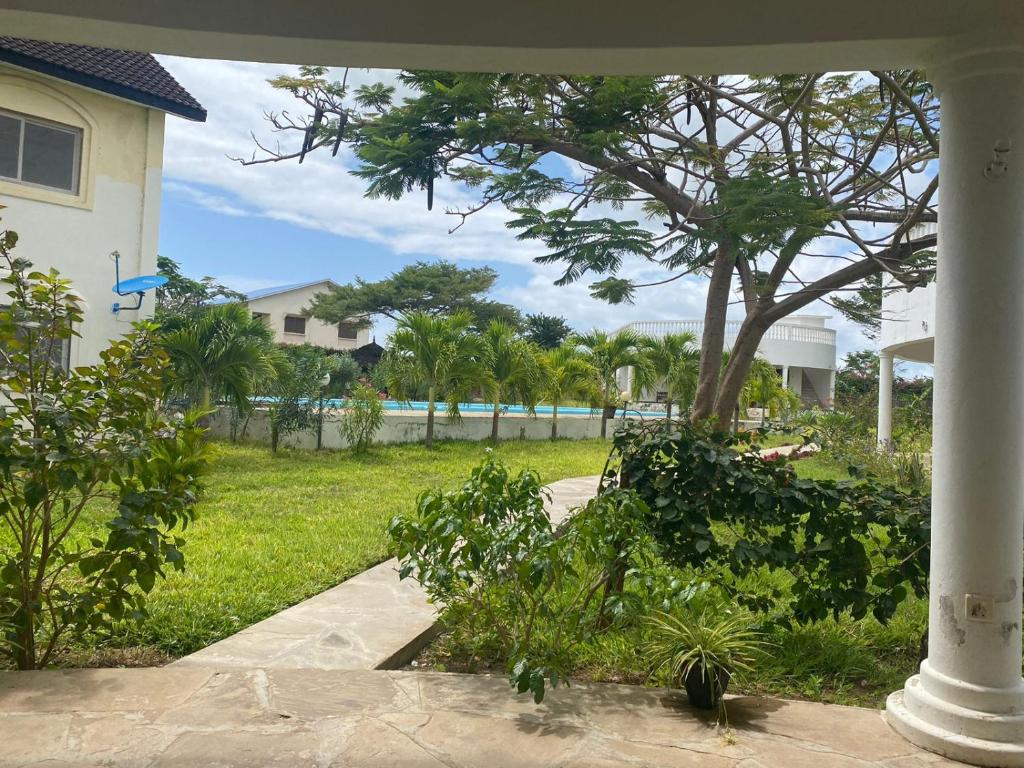 The White House, Malindi
