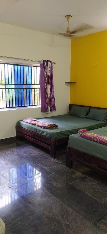 Arundekar Home Stay Gate 1 In Beach Side