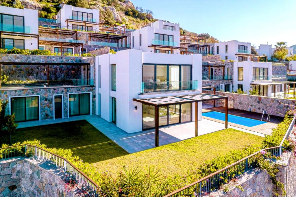 Tranquil Yalikavak Retreat Private Pool, Sea Views Family Paradise