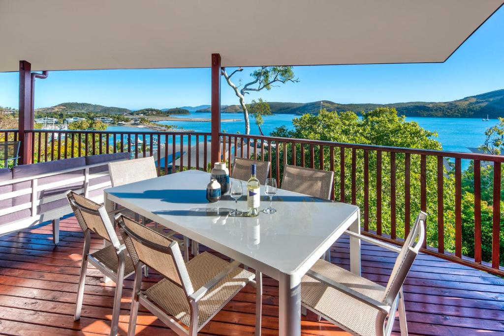 Casuarina 18 Ocean View House Central Location BBQ Golf Buggy