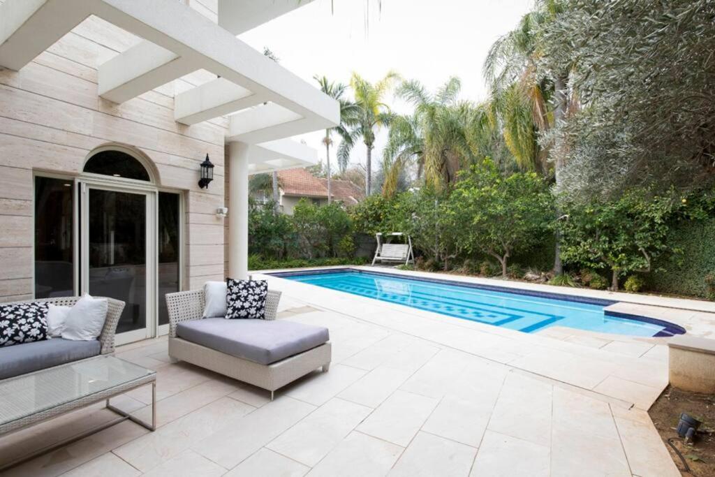 Luxurious & Exclusive Villa, 10 min from the beach