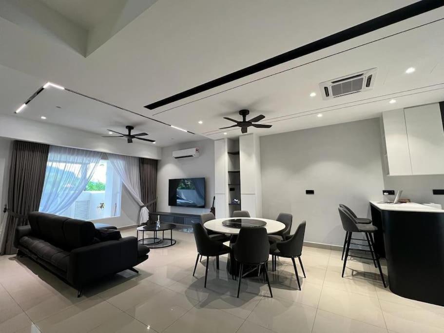 Luxe J Homestay