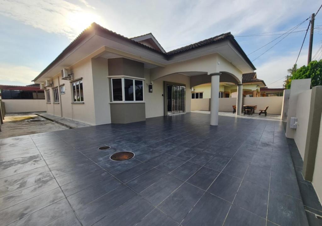 Air-home No 9 Kpg Boyan, 9pax, 4 parking, Netflix Smart TV