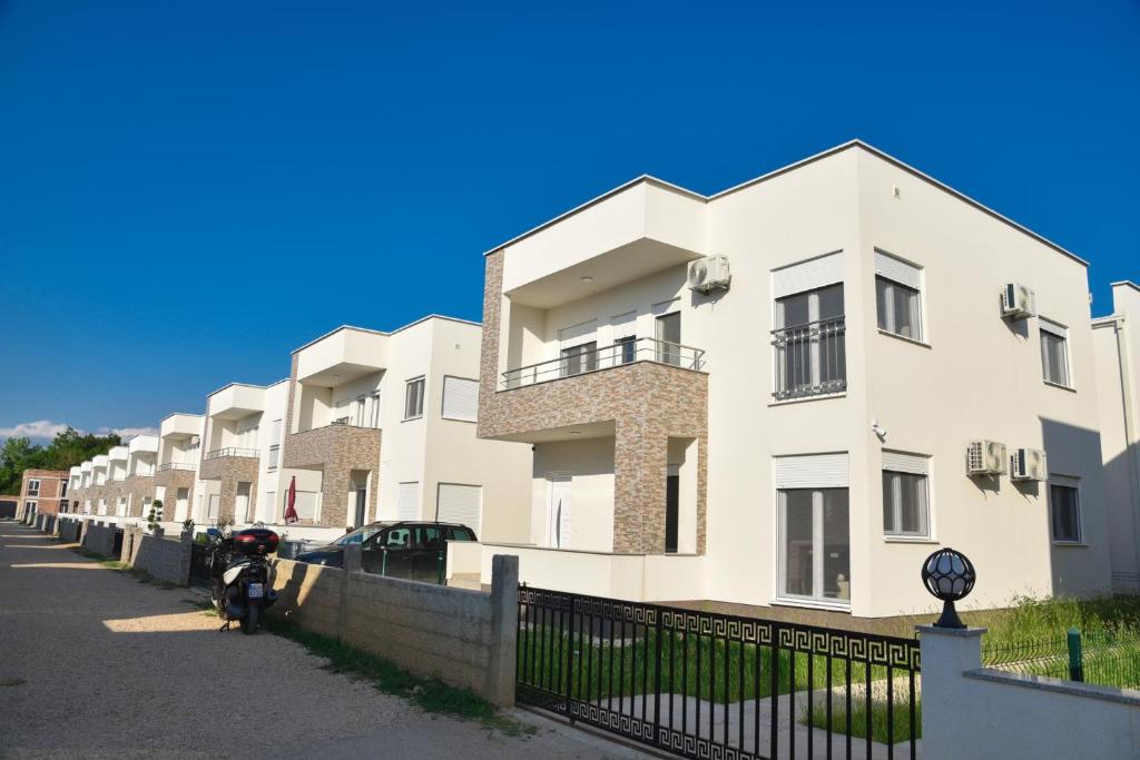 Villa w Garden Balcony 8 min to Ulcinj Long Beach