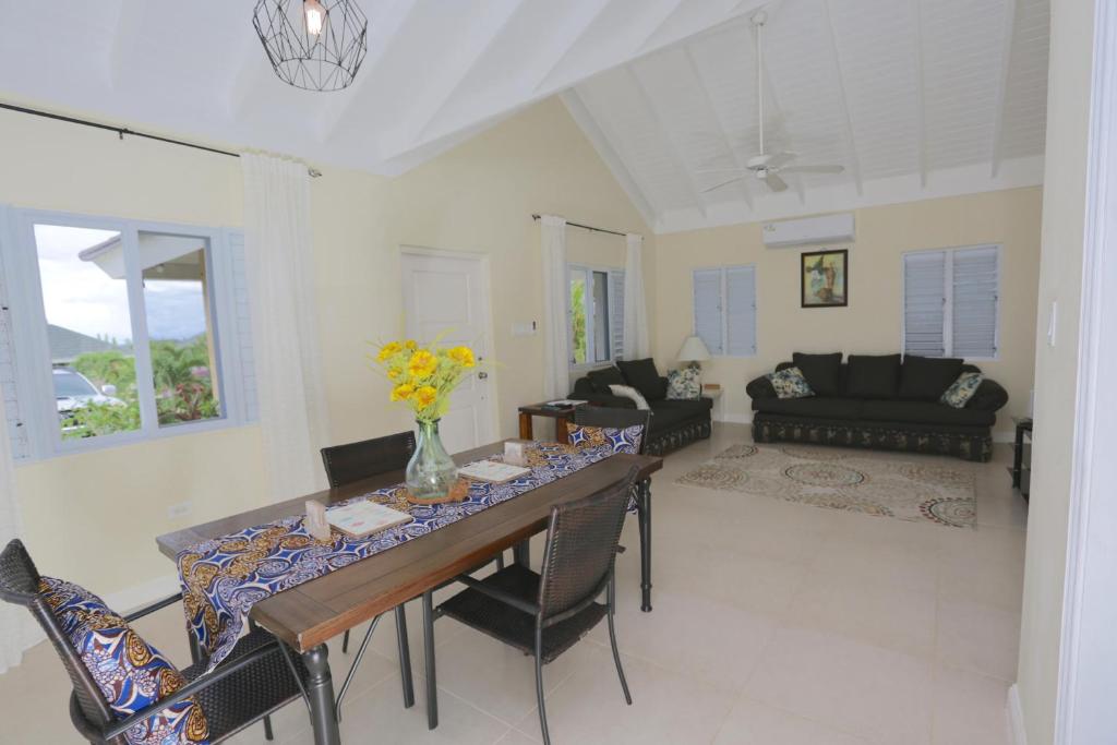 Richmond - Heroes Villa, North Coast, Gated, Access to Swimming Pool, Playground & Private Beach - Welcome Basket