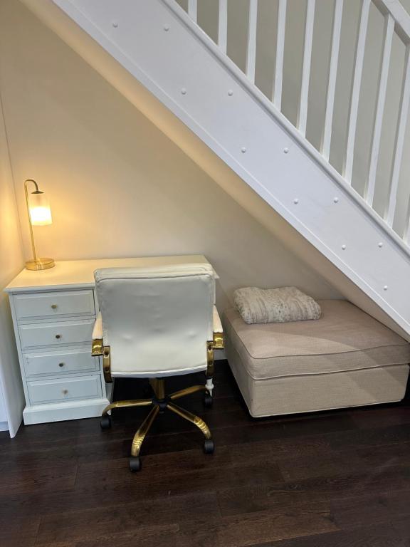 1 bedroom modern house near hospital with parking