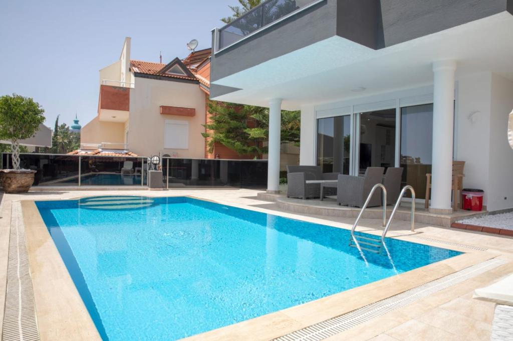 Sunrise hill villa with private pool