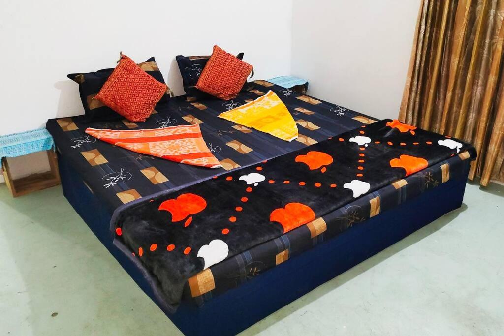 The Golden Arc Cottage - One King Bed Non-AC Bed Room with private kitchen - kitchen uses 200 per night