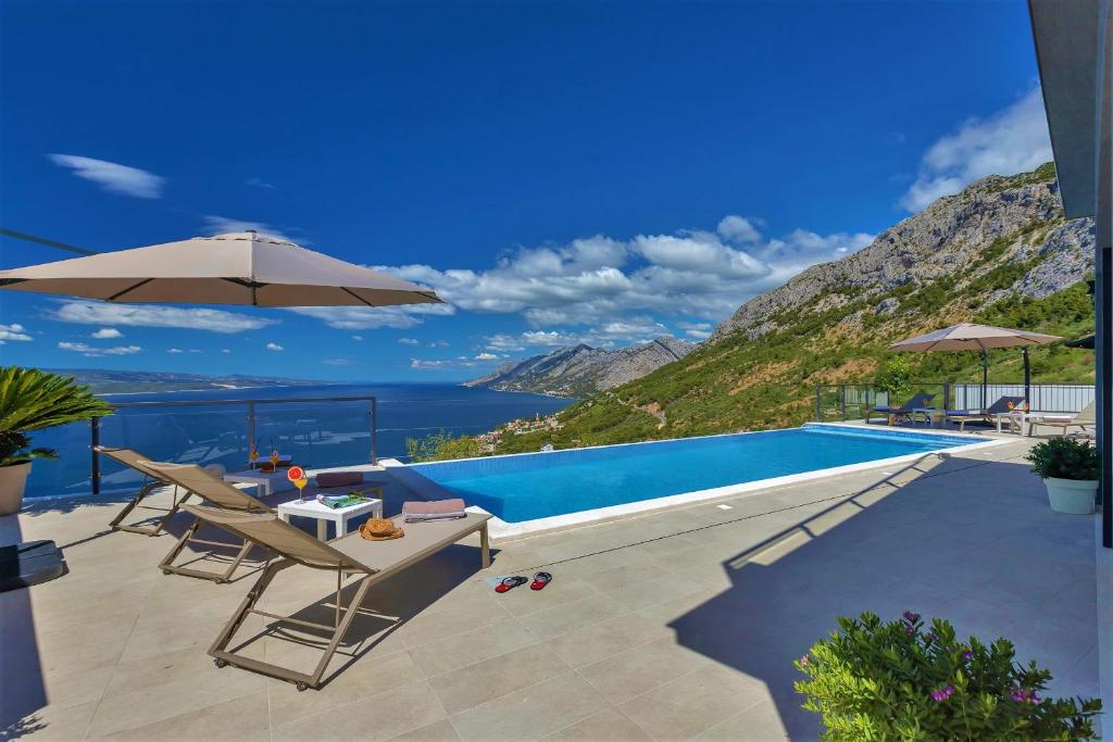 Villa Skyview mit Infinitypool und Panorama Meerblick
