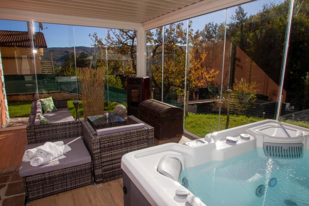 Modern Villa with jacuzzi and sauna near Tuscany