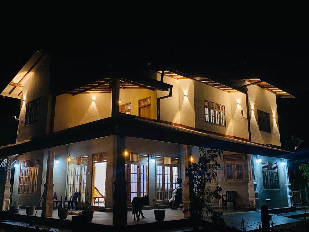 ROSHAN’S GUEST HOUSE