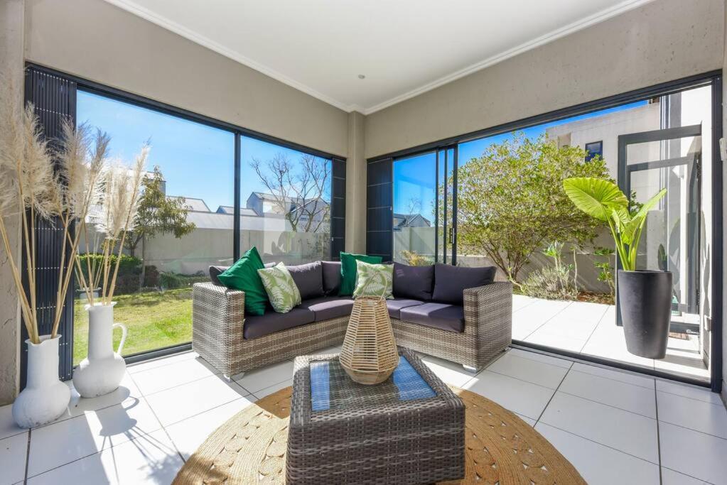 Urban Oasis - 3 Bedroom Home