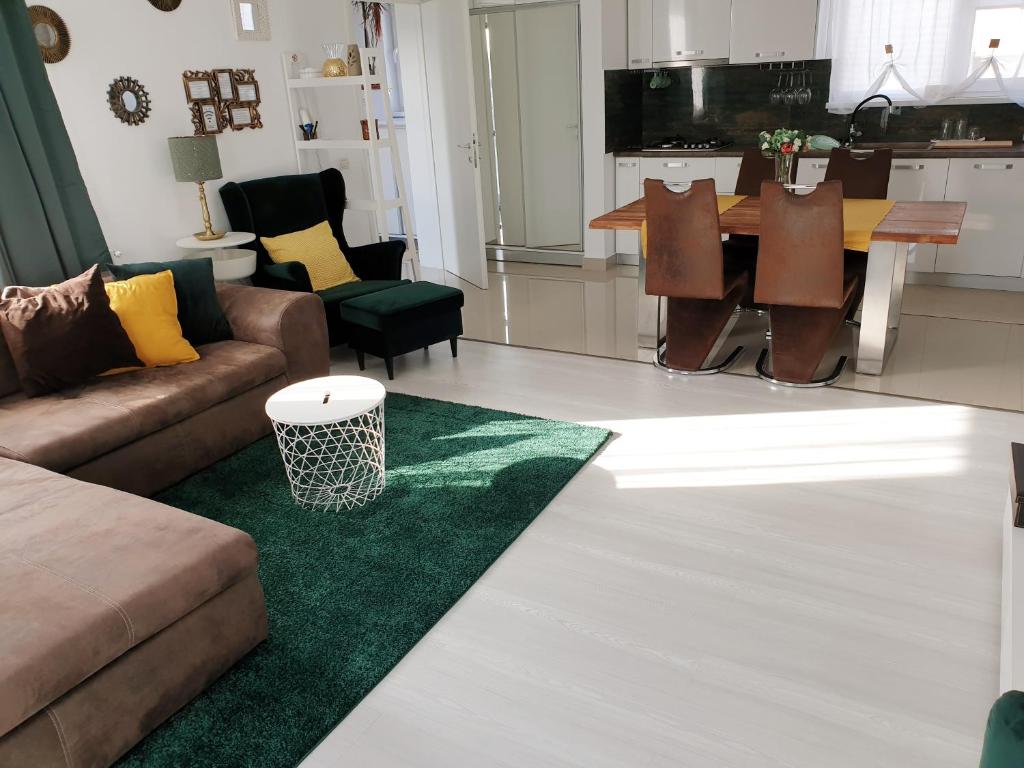 VillaGrey Tunari