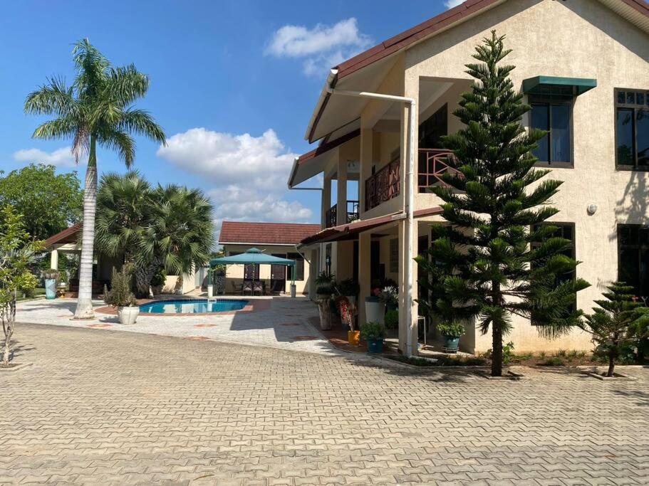 Cozy 5 Bedroom House