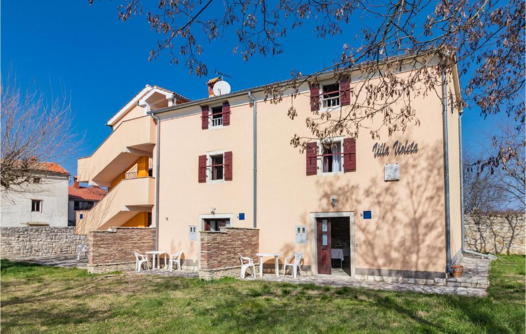 Beautiful Home In Bale With 1 Bedrooms And Wifi