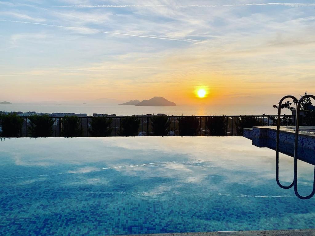 Bodrum - 5 bedrooms “Sunset villa”, with infinity heated swimming pool