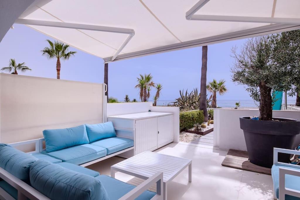 Beautiful 2 bedrooms town house. Frontline beach