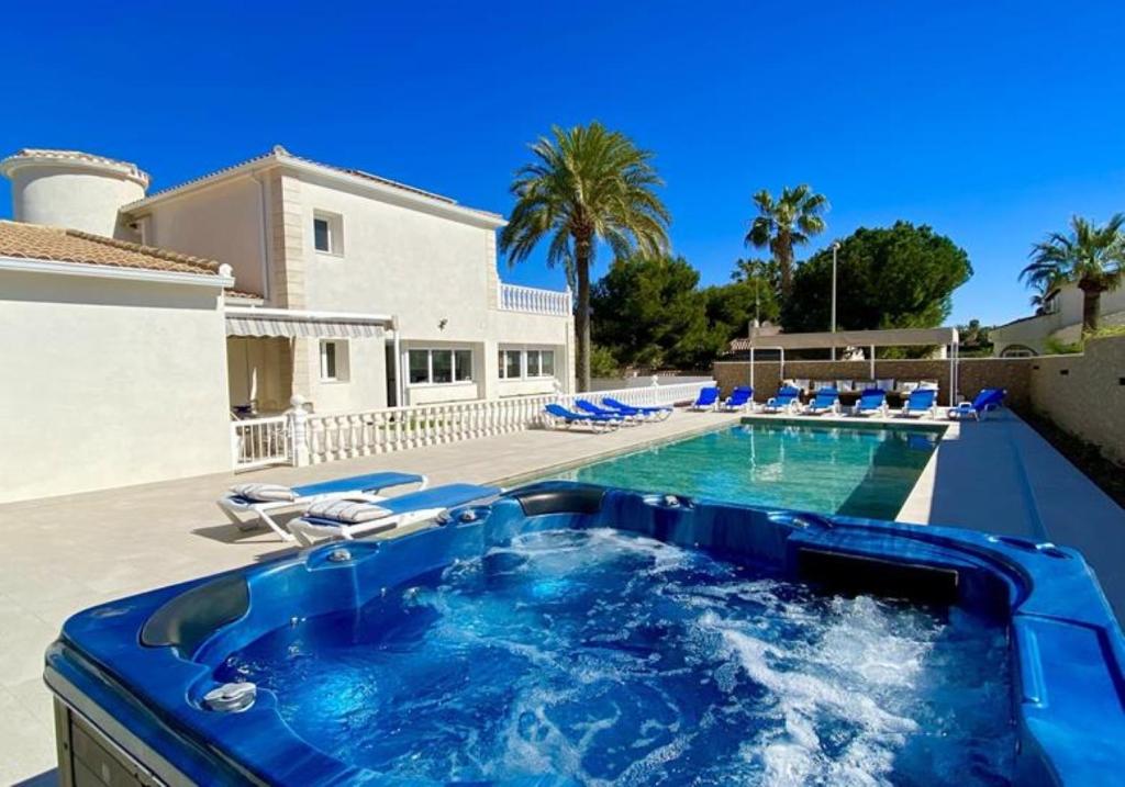 VILLA LUXUEUSE A 3 MIN. A PIED DE LA PLAGE