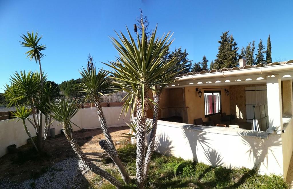 Villa de plein pied 120m2, climatisée, 3 chambres, piscine privée, la campagne aux portes de NARBONNE