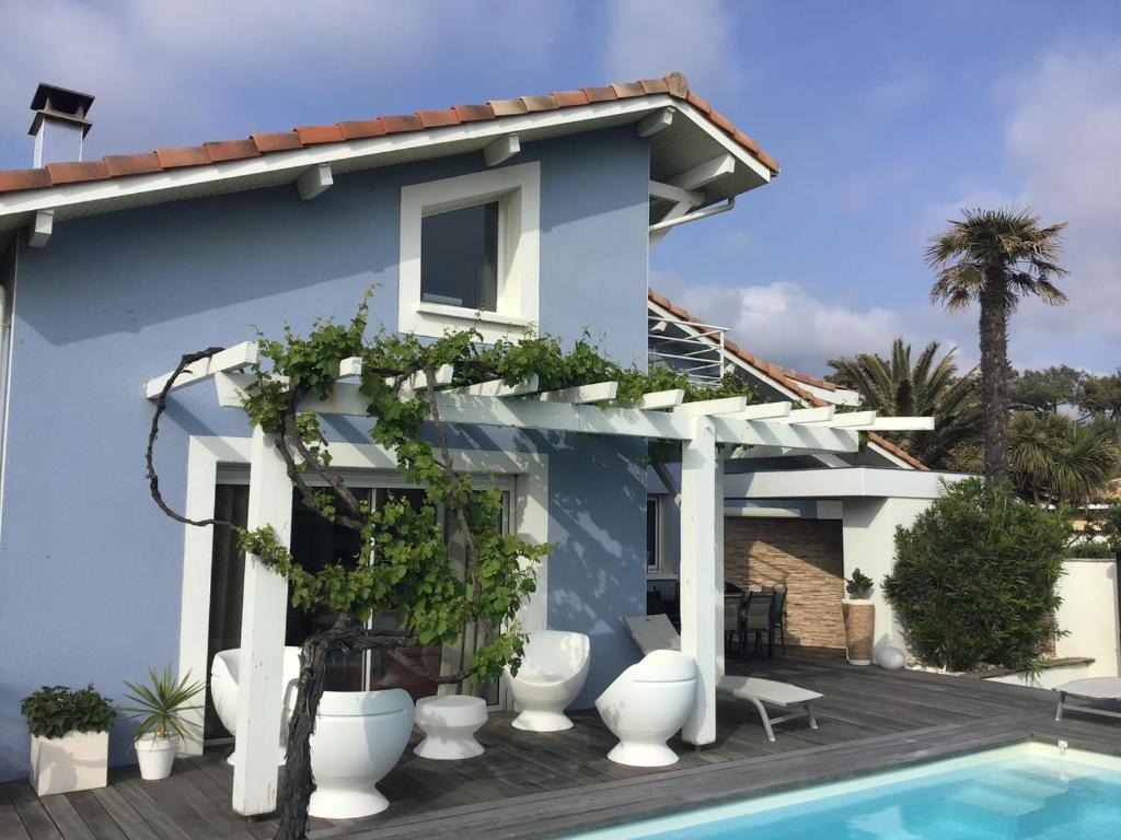 Maison Bleue