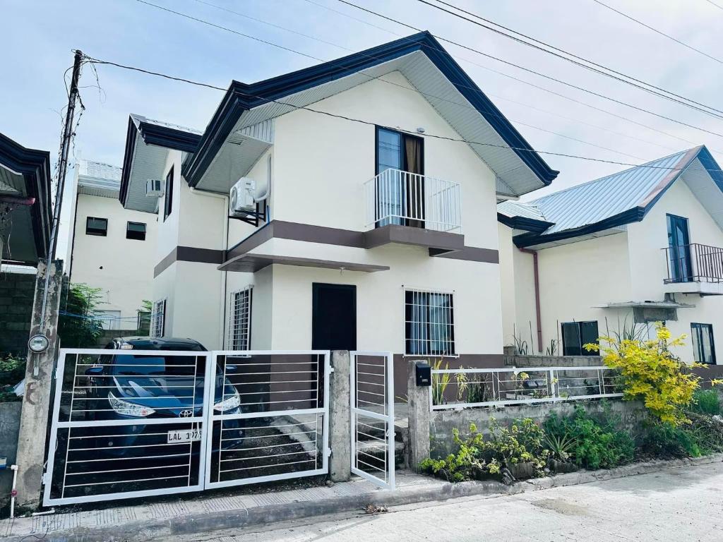 3 bedroom house Prestige Cabantian near Malls and Airport