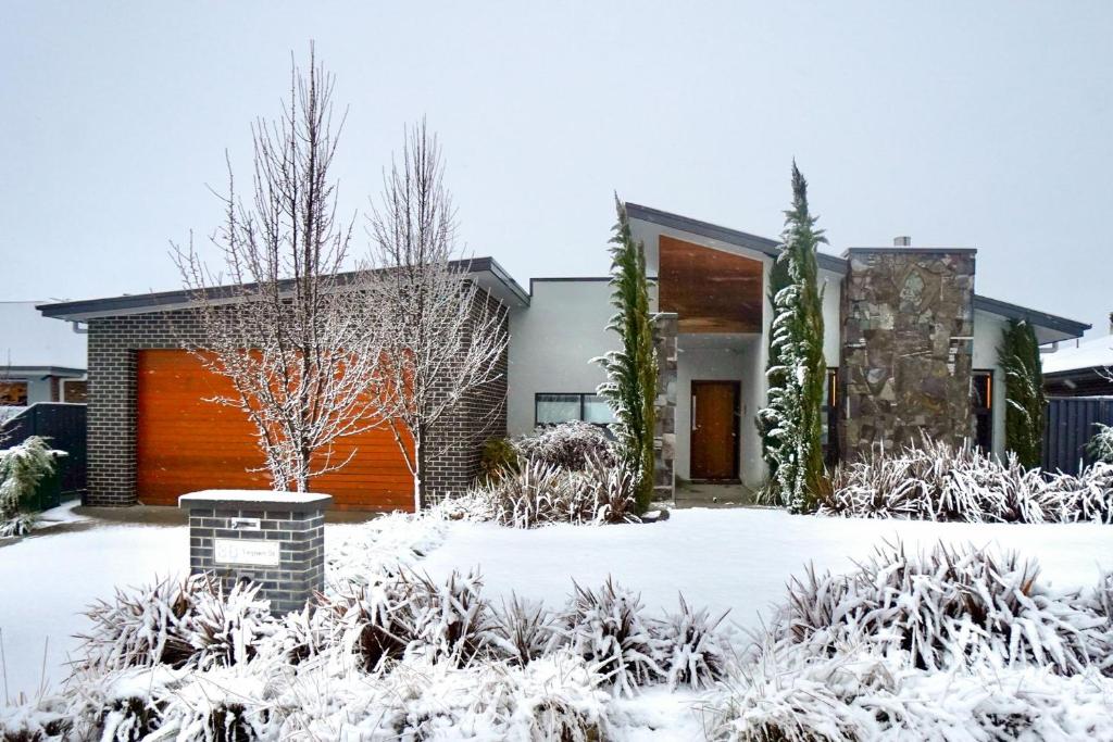Pinecone Lodge
