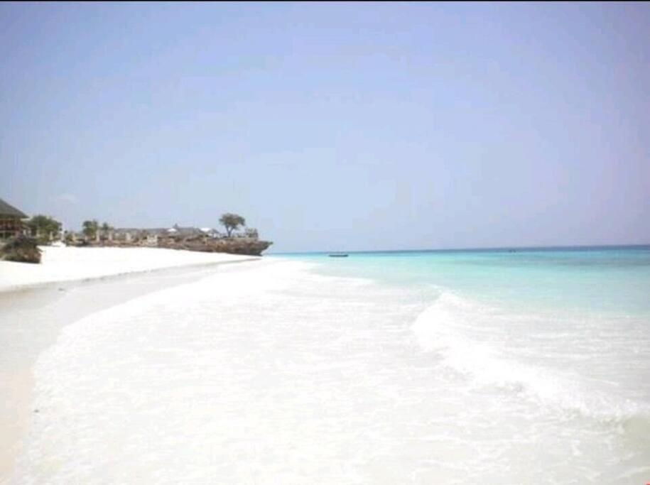 2 bedrooms villa - 1 minute walk from beach