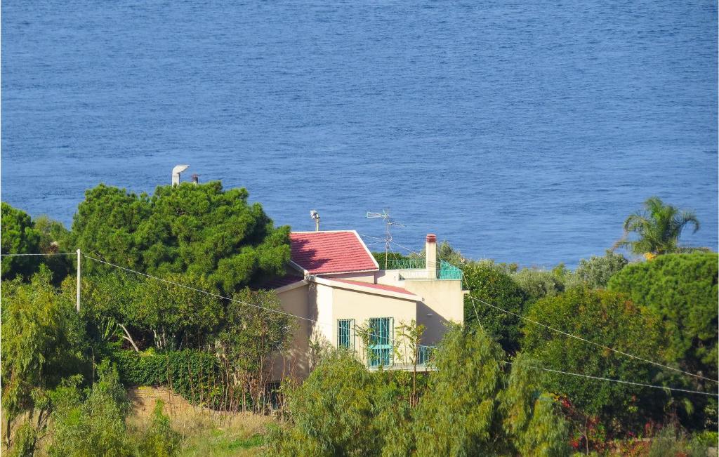 Stunning Home In Villa San Giovanni With 4 Bedrooms And Wifi