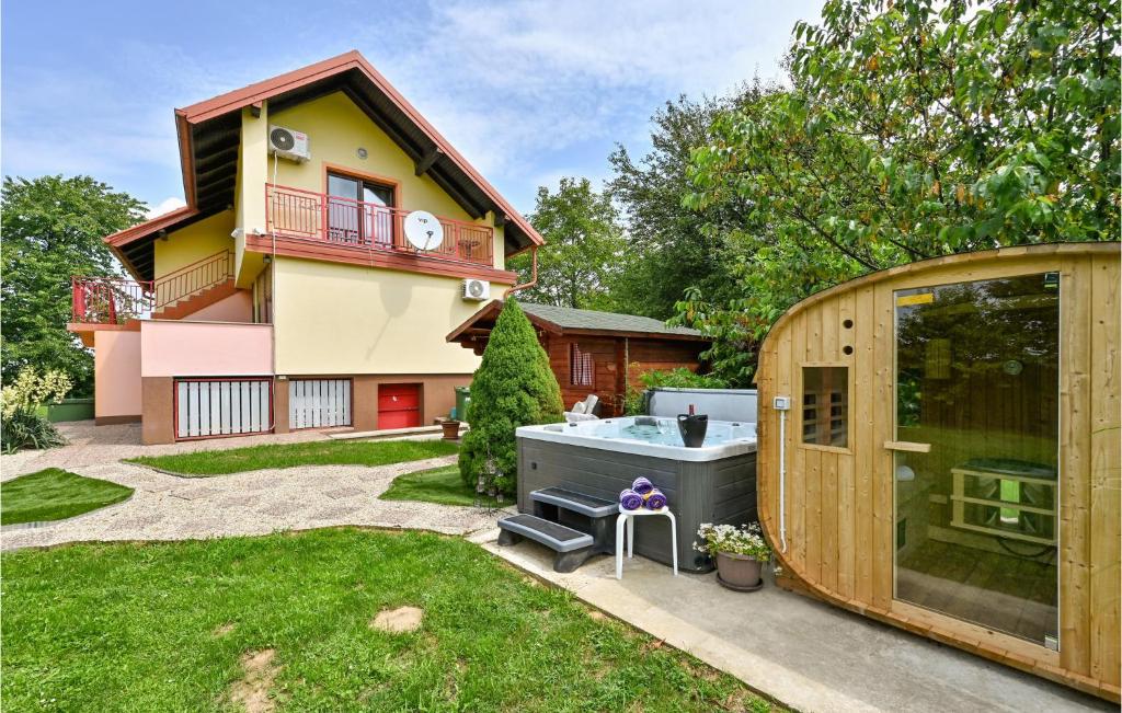 Amazing Home In Vinogradi Ludbreski With Jacuzzi, Sauna And Wifi