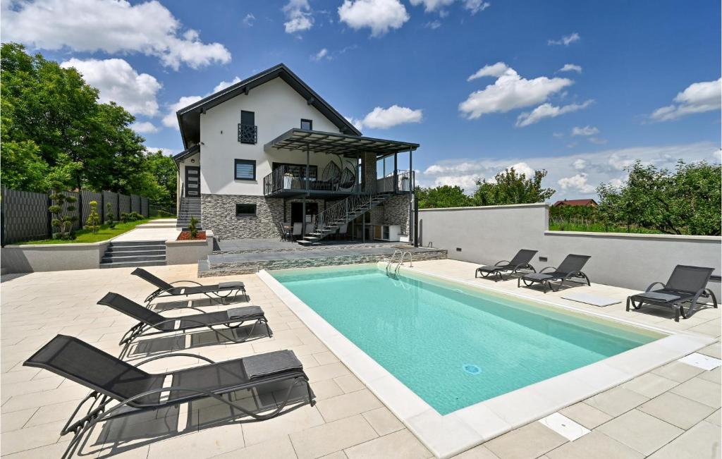 Amazing Home In Vinogradi Ludbreski With Outdoor Swimming Pool, Wifi And 4 Bedrooms