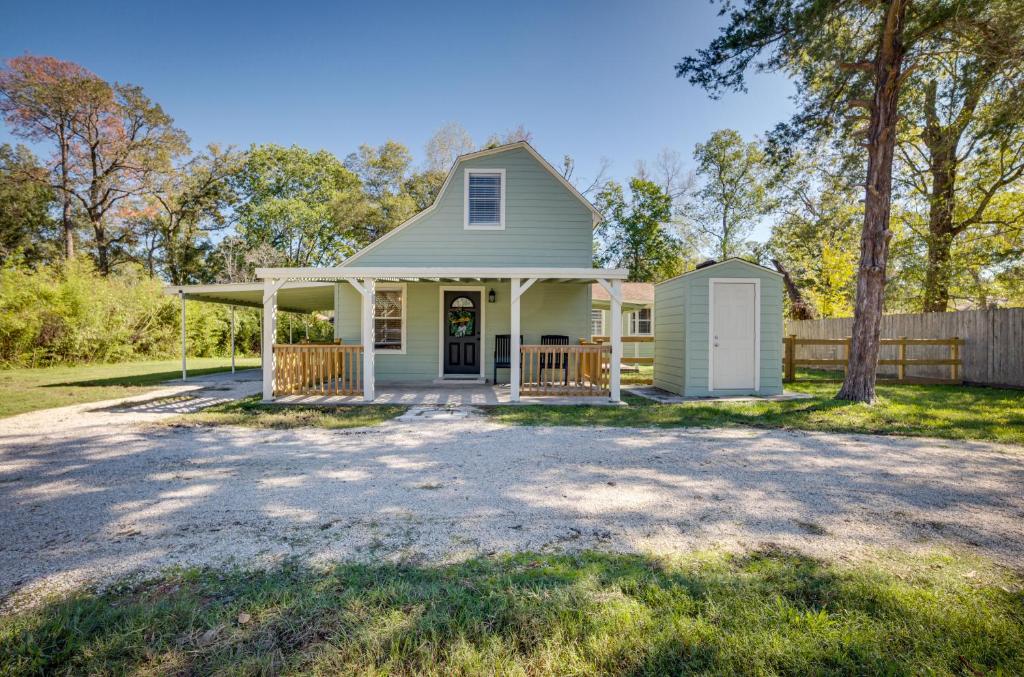Cozy Conroe Hideaway with Porch, Near The Woodlands