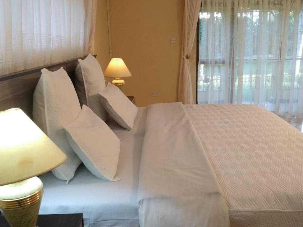 Immaculate 6-Beddroomed Guest House in Harare