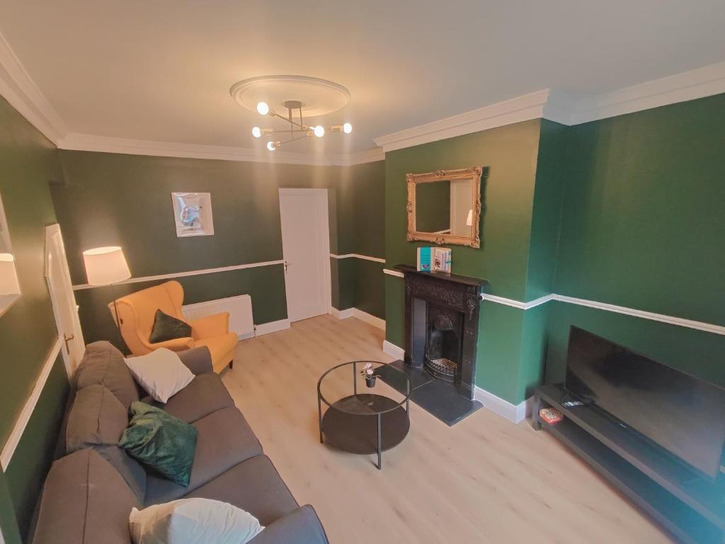 Modern 4 Bedroom Townhouse in City Centre