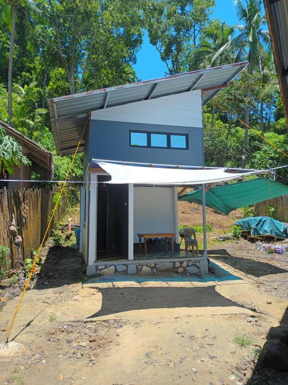 Tupi's Beachfront Minihouse