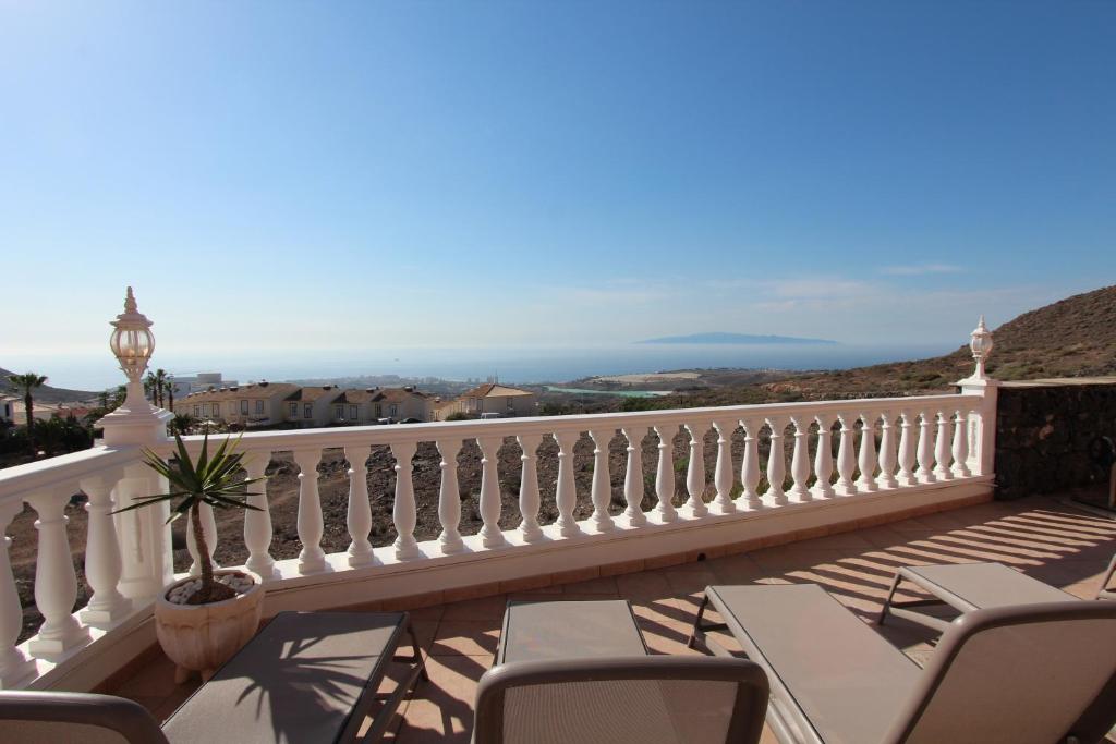 ViVaTenerife - Villa with pool, jacuzzi and sea view