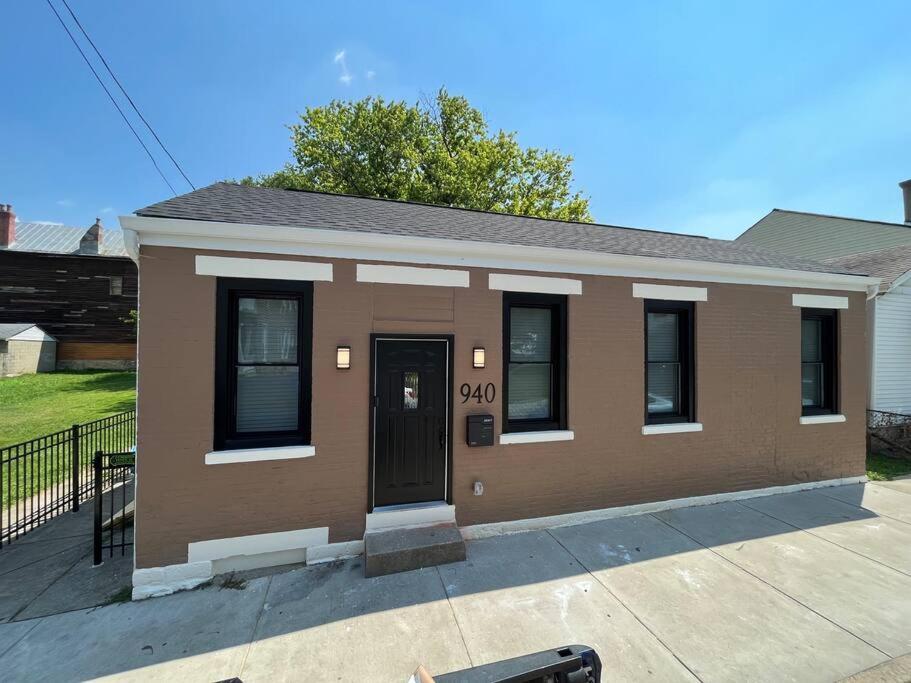 Luxury 2BR within walking distance to Nightlife!!