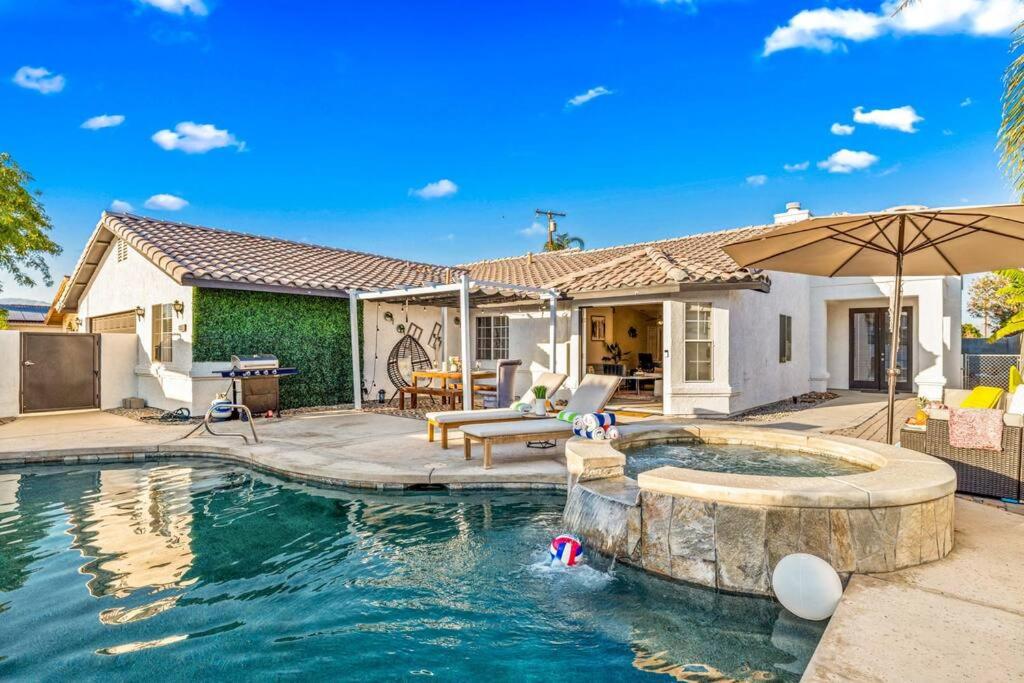 5 Star - 5BR Home with Heated Pool